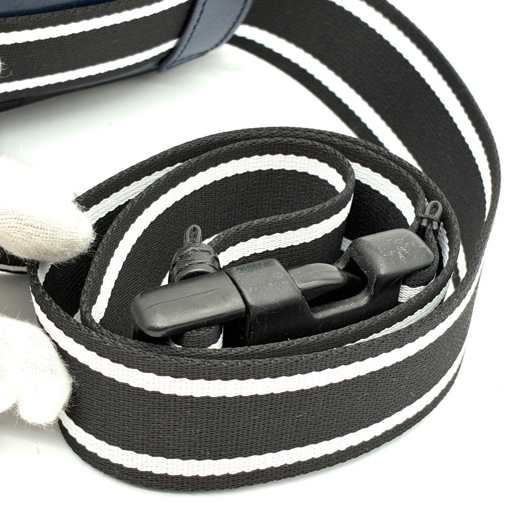 美品 ジバンシー ボディバッグ ミニバッグ ロゴ レザー 斜め掛け メンズ 黒紺