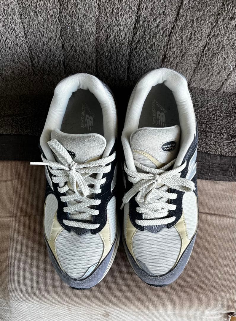 靴 NEW BALANCE M2002RSH