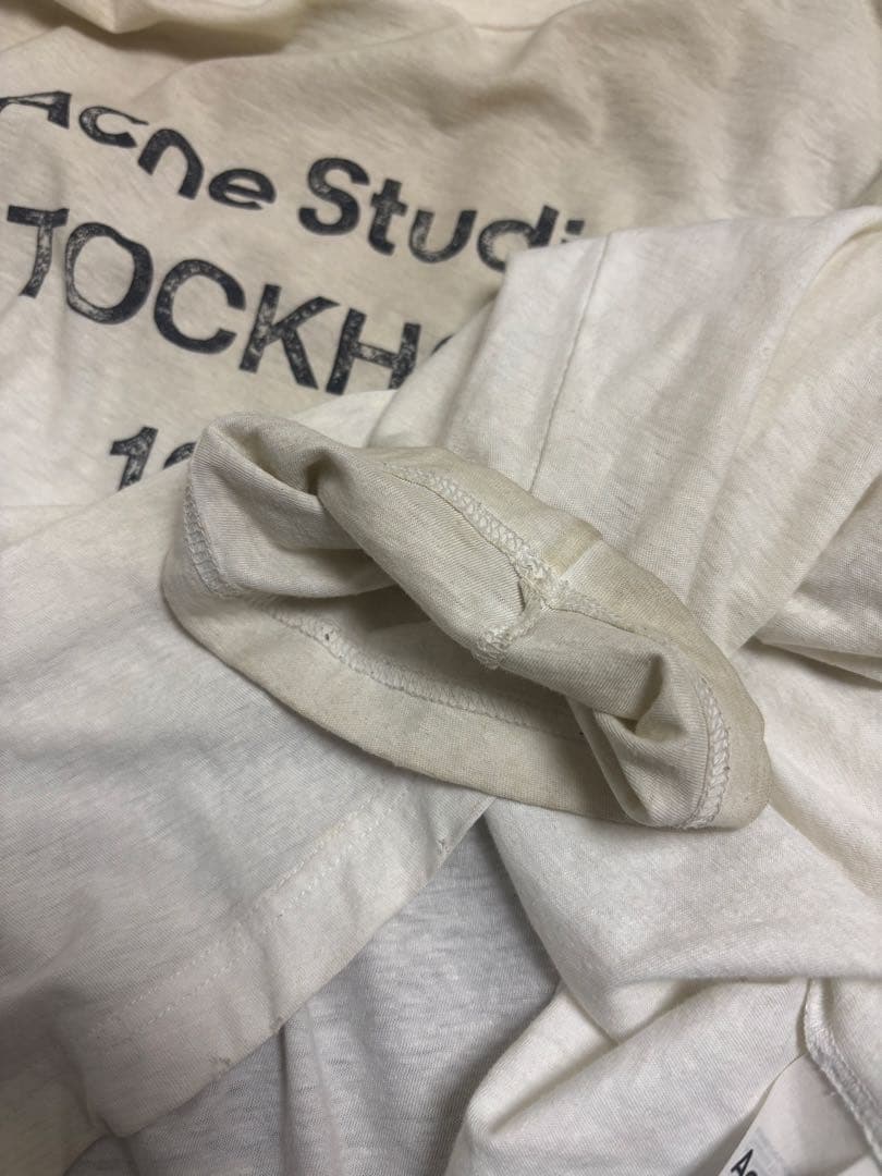 Acne Studios ダスティーホワイト　ロンT
