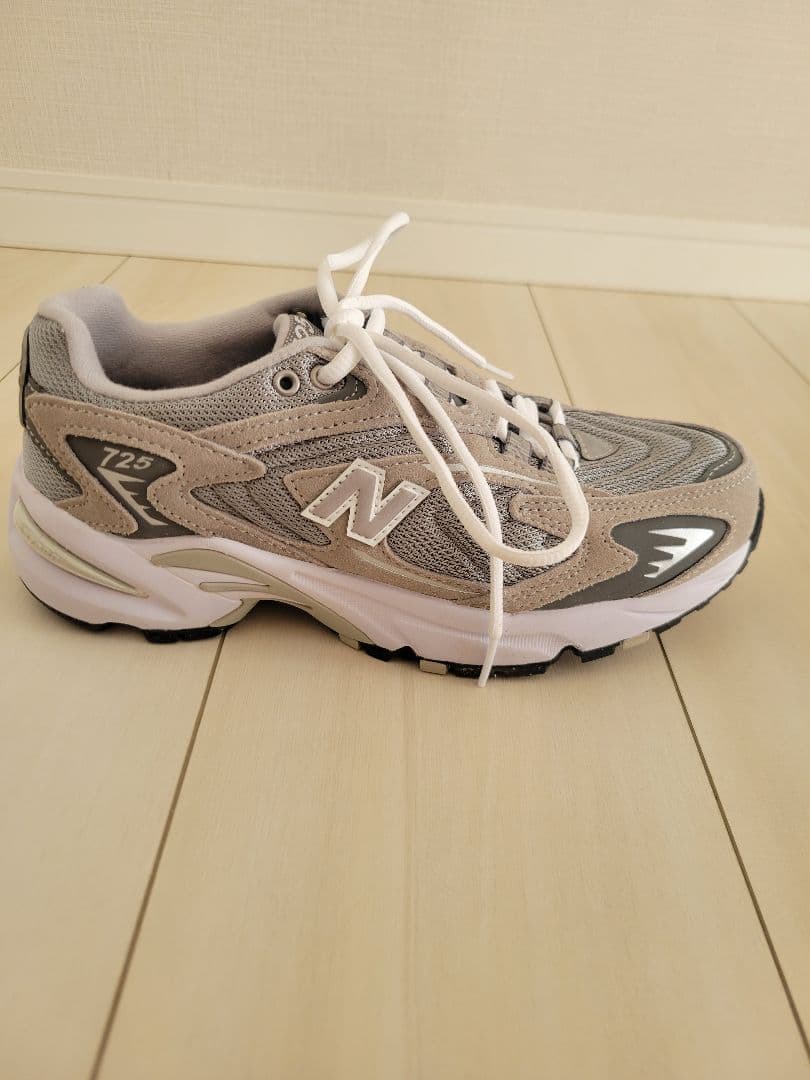 新品　タグ付き　New Balance 725　 グレー 23cm 　レディース