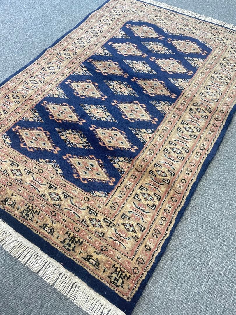 パキスタン手織り絨毯　 ウール　アクセントラグ 　size:113×76cm