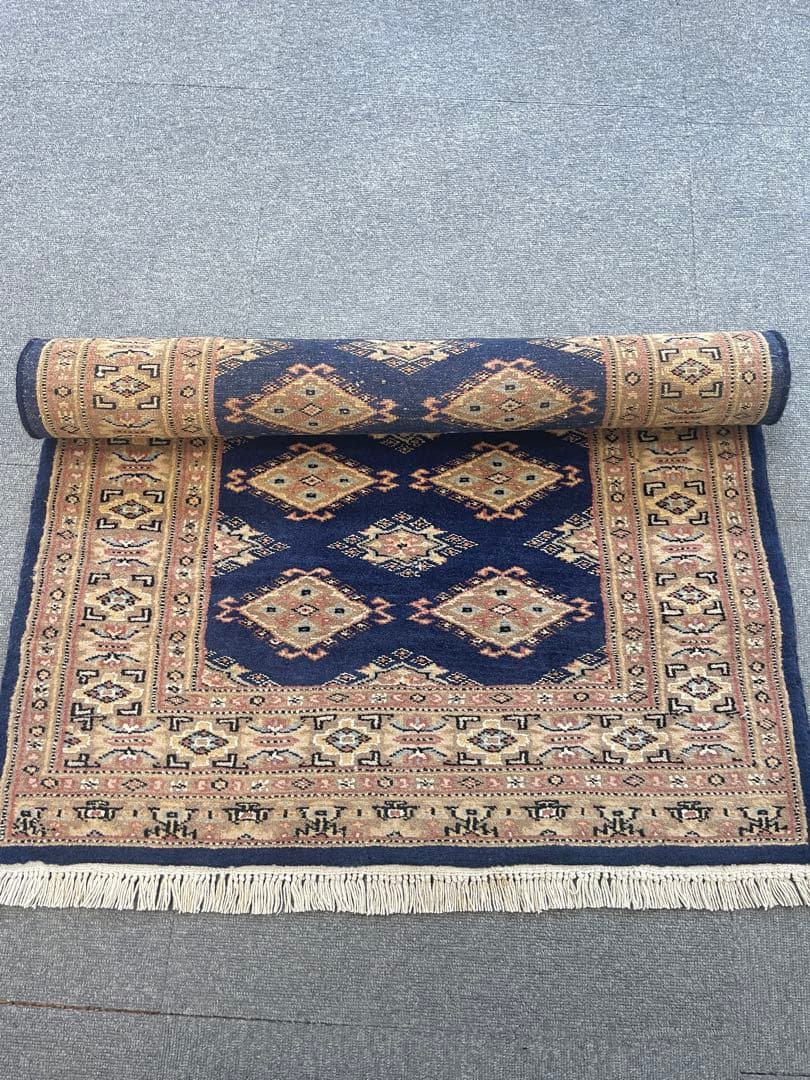 パキスタン手織り絨毯　 ウール　アクセントラグ 　size:113×76cm