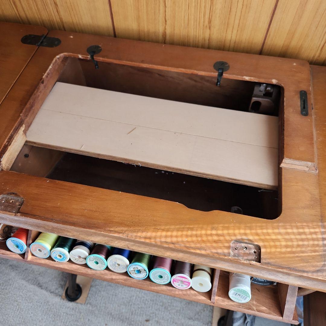 足踏みミシンの台 三菱