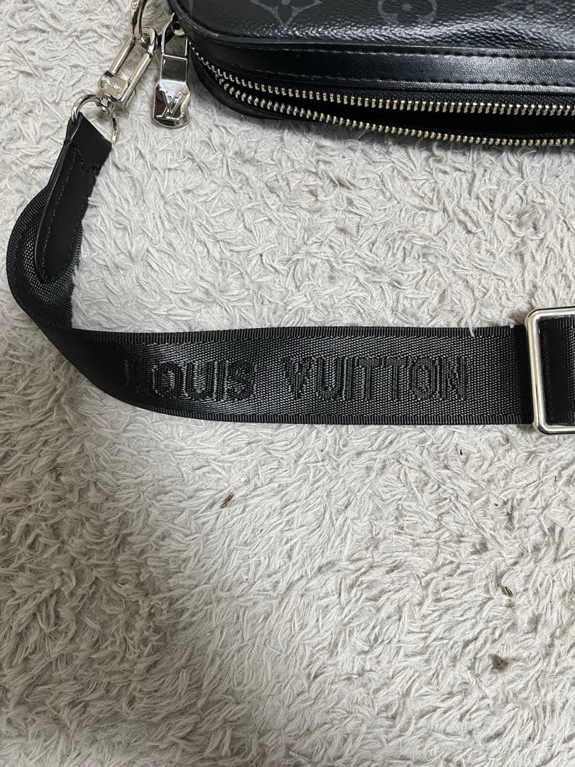 Louis Vuitton ブラックメッセンジャーバッグ