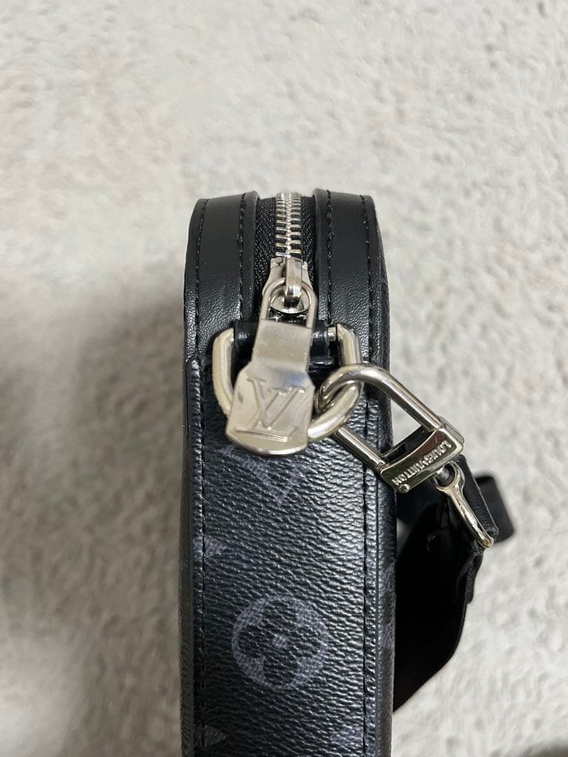 Louis Vuitton ブラックメッセンジャーバッグ