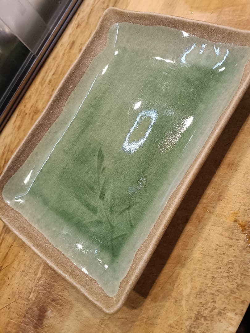 緑色の葉模様陶器皿 長方形