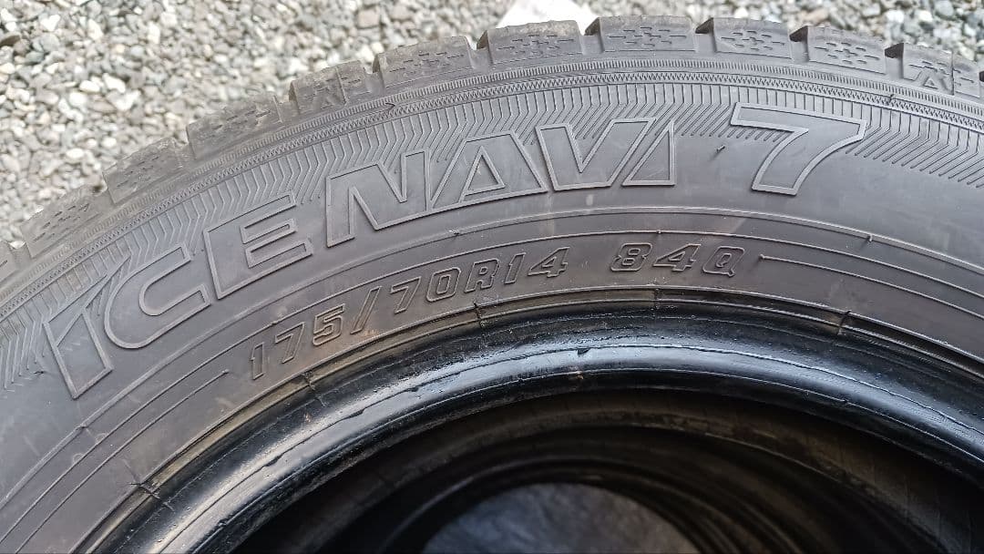 バリ山2023年製GOODYEARスタッドレス14インチ175/70R14 4本
