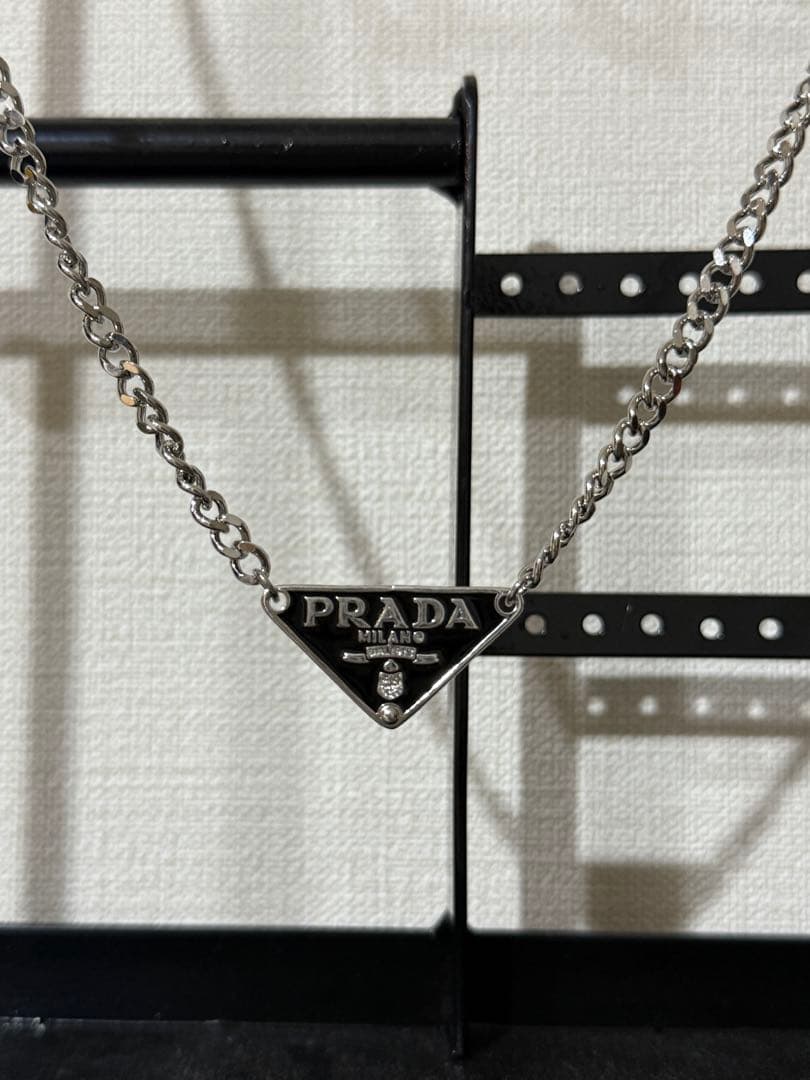 PRADA シルバー トライアングル ネックレス