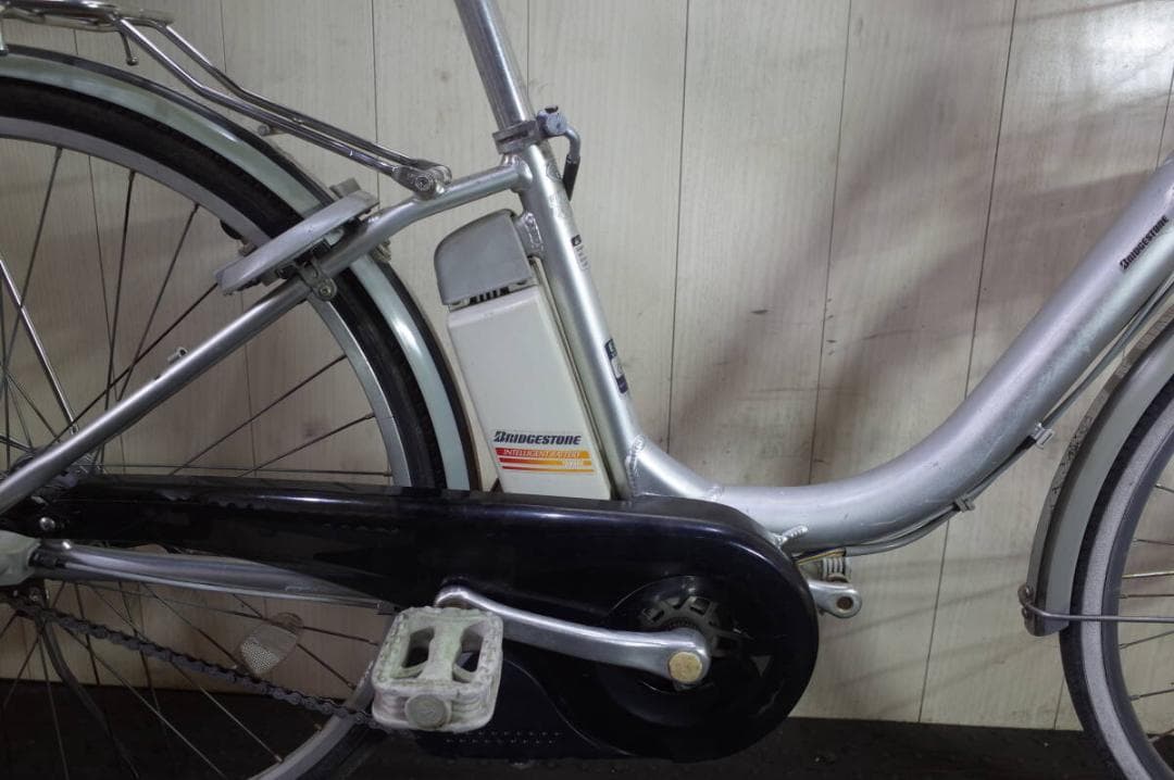 電動アシスト自転車 シルバー 前バスケット付き