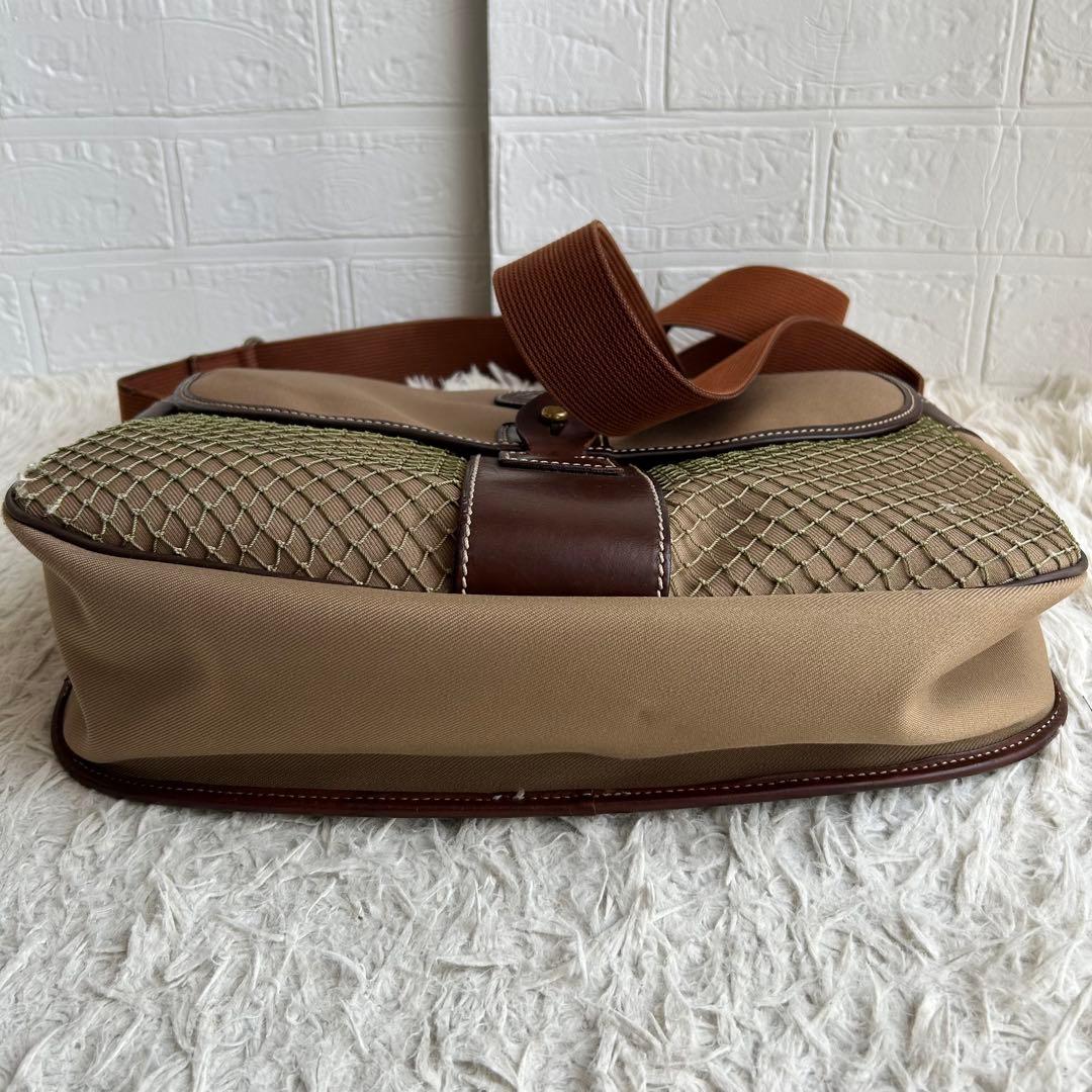 ハンティングワールド　メッセンジャーバッグ