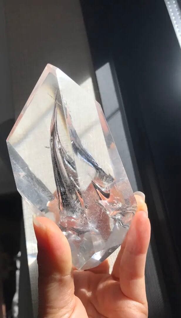 ☘️❤︎虹入り❤︎高透明 水晶（クリアクォーツ）フリーフォーム 天然石