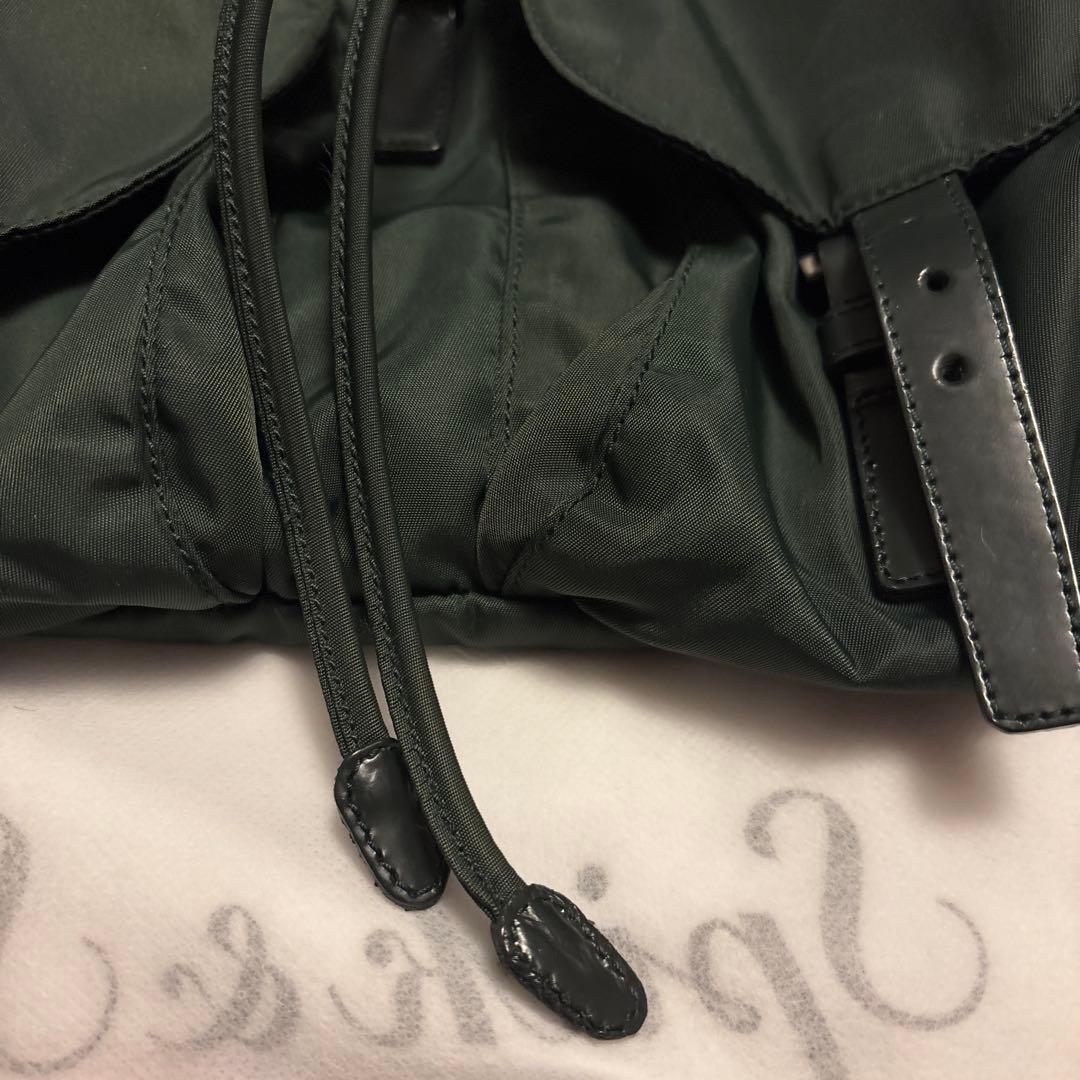 美品☆PRADA プラダ　ナイロン製　ダークグリーン 色　バックパック・リュク