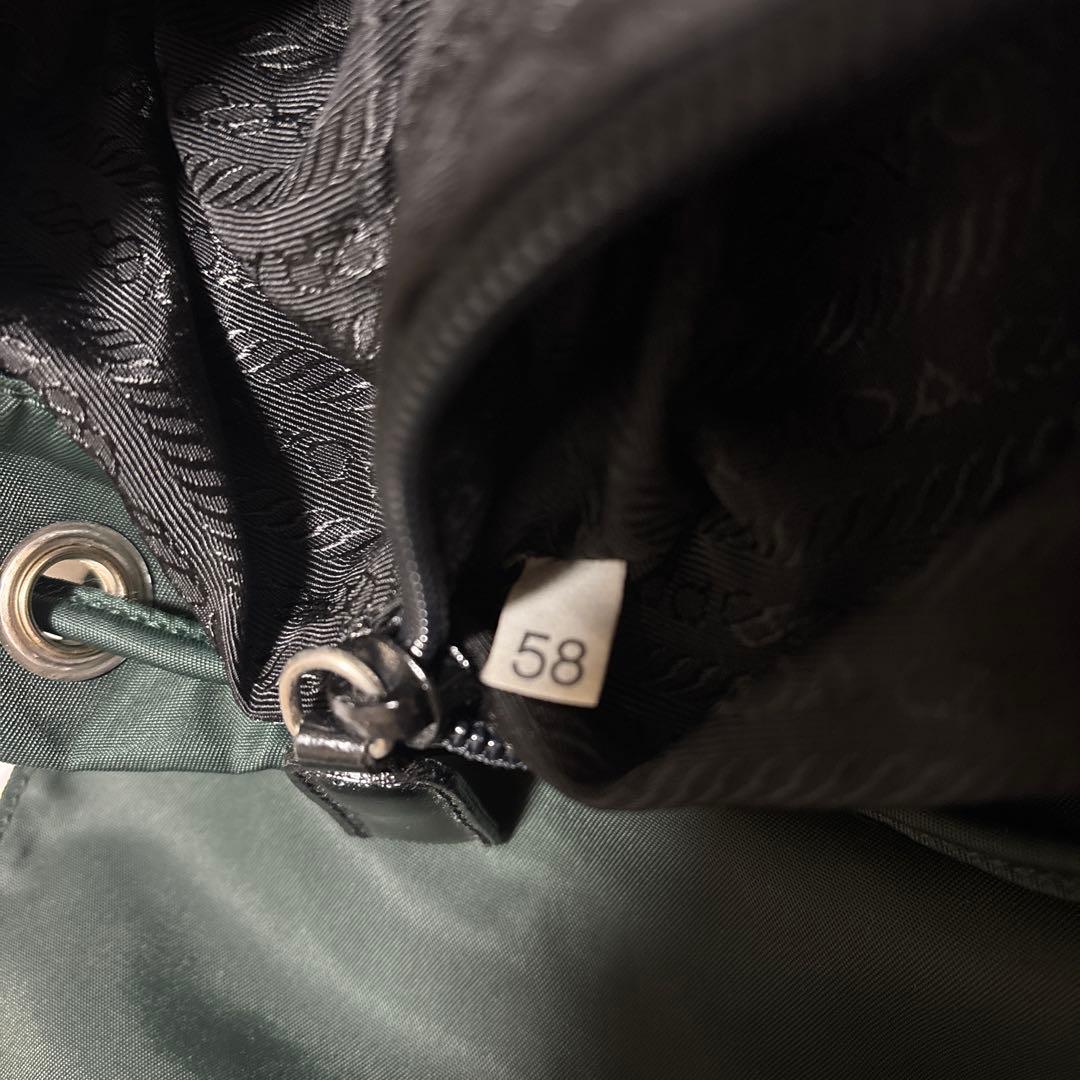 美品☆PRADA プラダ　ナイロン製　ダークグリーン 色　バックパック・リュク