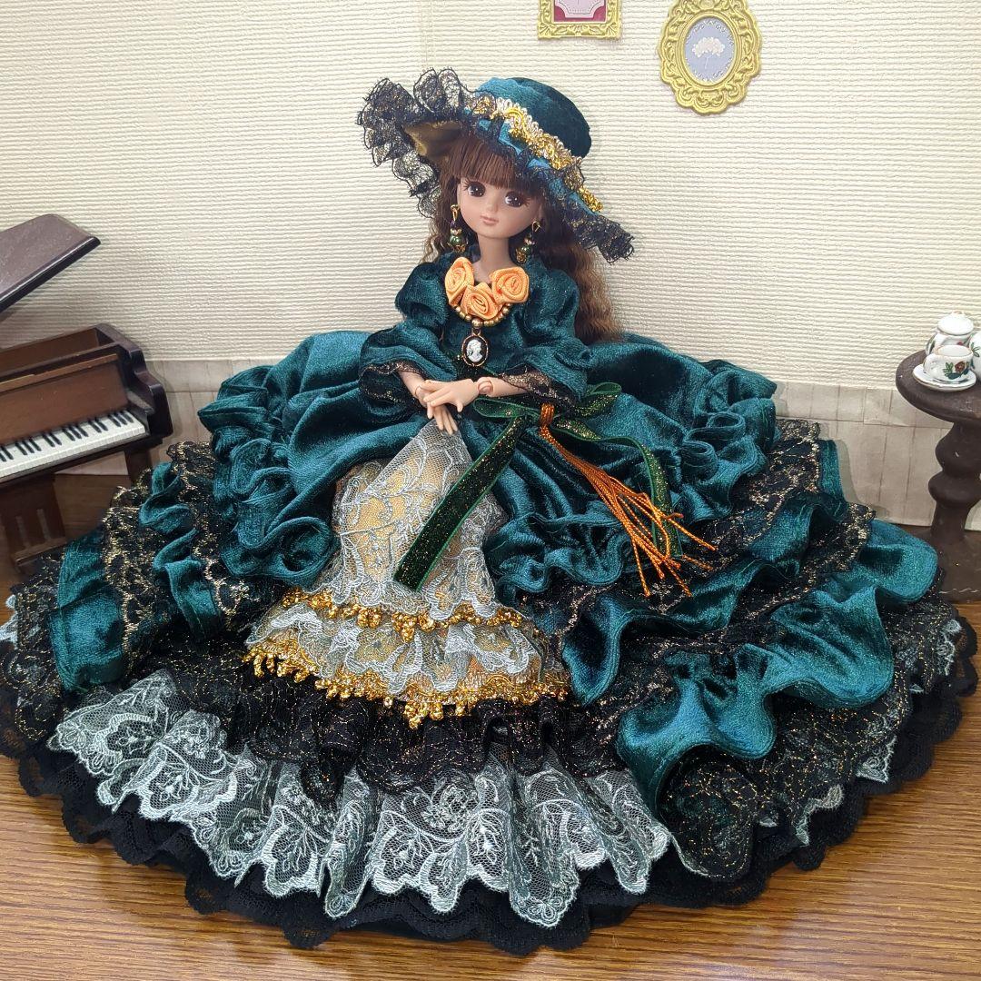 K*6様 ジェニーフレンド27cmドール服　ベロアのグリーンドレス