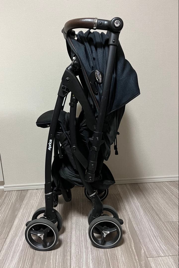 アップリカベビーカー　ラクーナクッションフリープラス　インディゴブラック