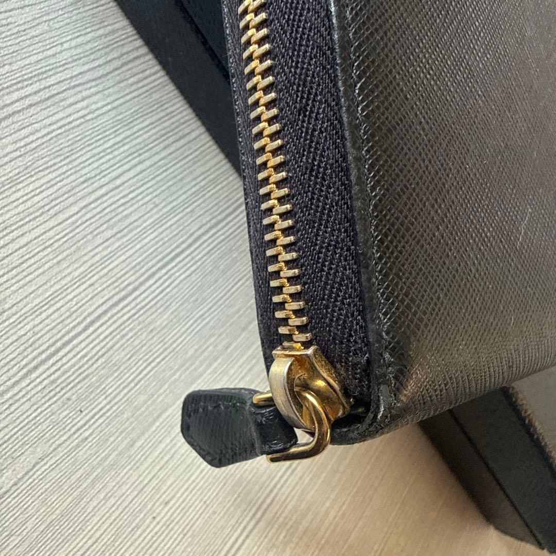 PRADA ブラックレザー長財布