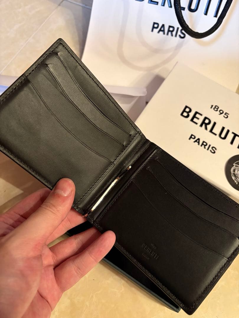 ベルルッティブ　マネークリップ　ケース付き