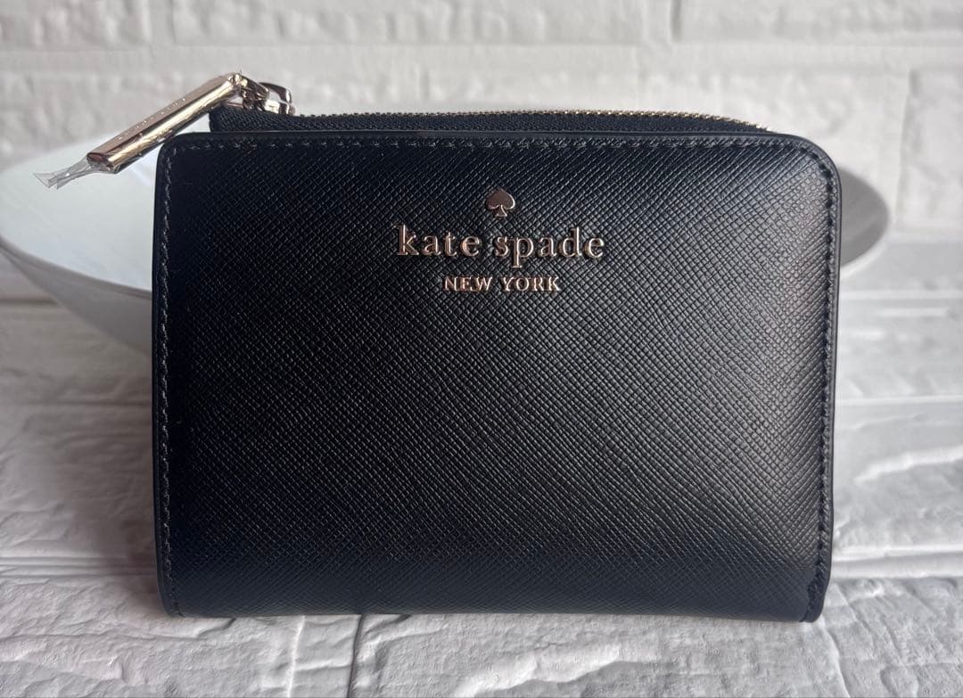 新品 kate spade ブラック 二つ折り財布