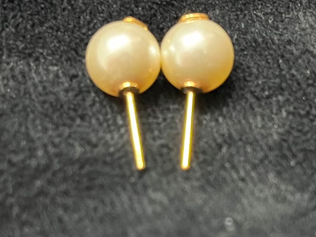 Valentinoロゴ シングネチャー パール ピアス