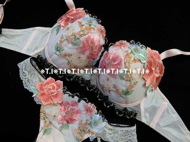 サルート/セックスアンドザシティ　E65＆ソングショーツM　RP　93他1点