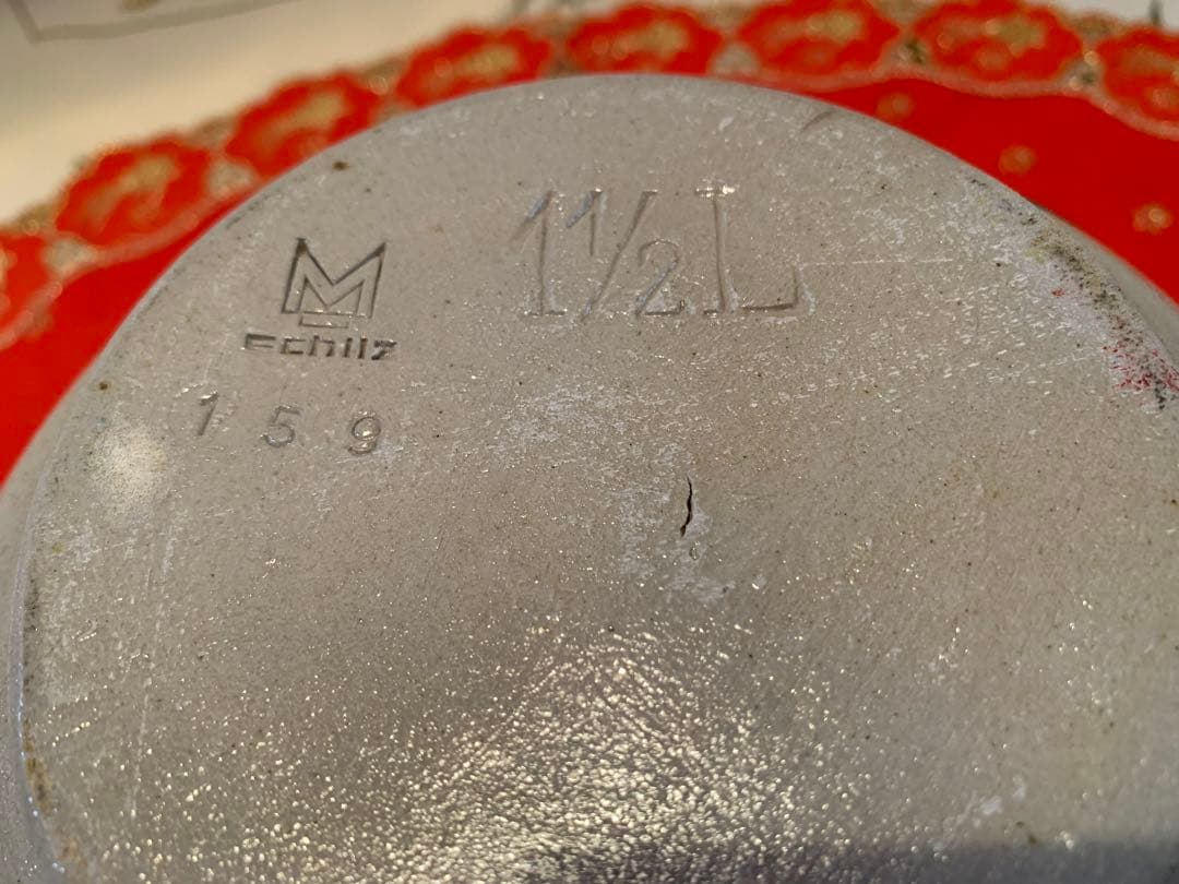 ドイツ製陶器　水差しの形ソース入グリーンを入れたり野菜、果物、お菓子色々入れて！