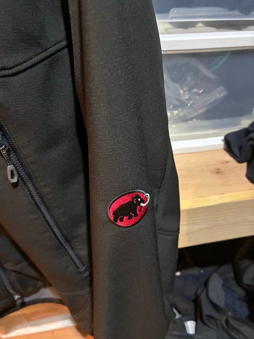 ☆山さん☆【美品】MAMMUT ソフトシェルSOFtech