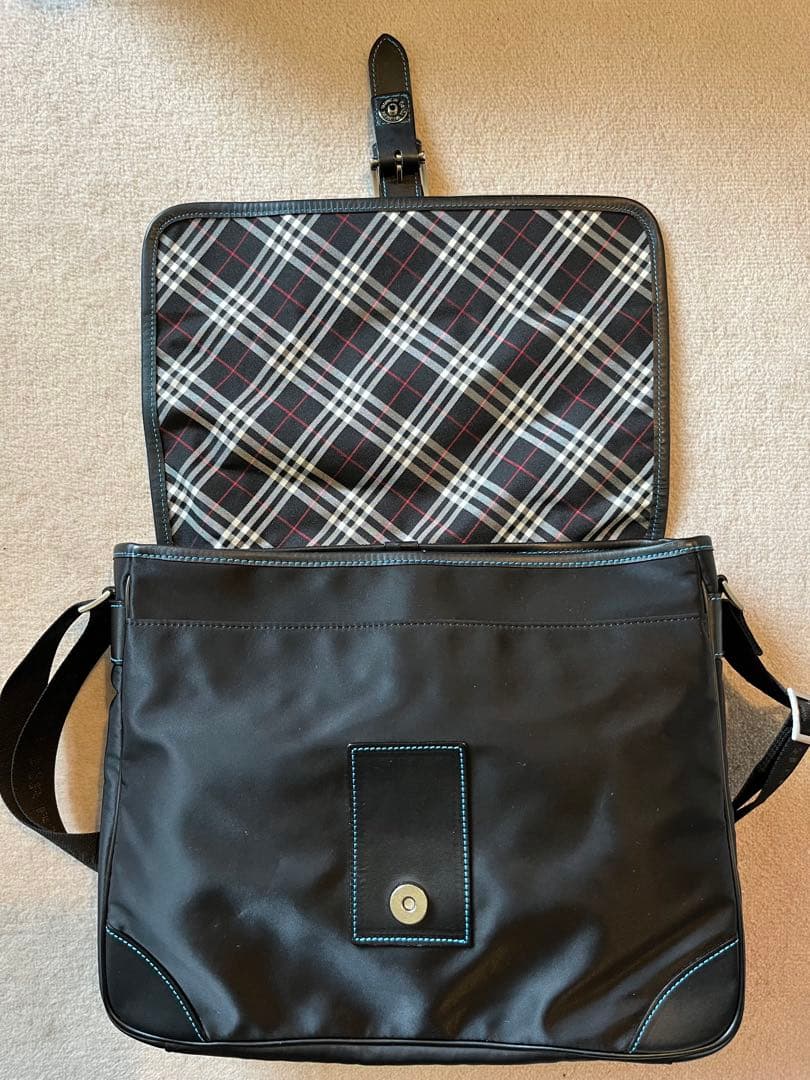 【美品】BURBERRYバーバリーブラックレーベル　黒ナイロン　ショルダーバッグ