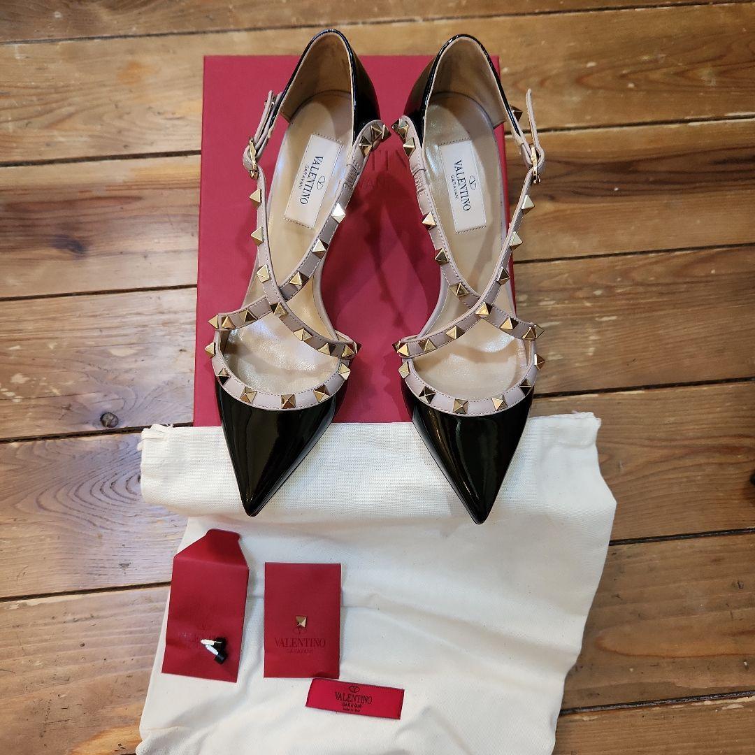 VALENTINO　ヴァレンティノ　スタッズクロスパンプス