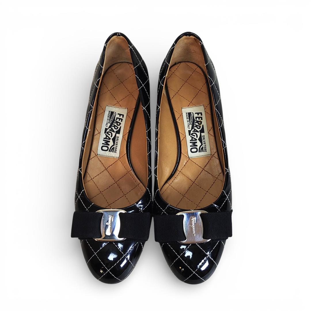 フェラガモ|VARA|キルティングリボン|6C|黒|i1781