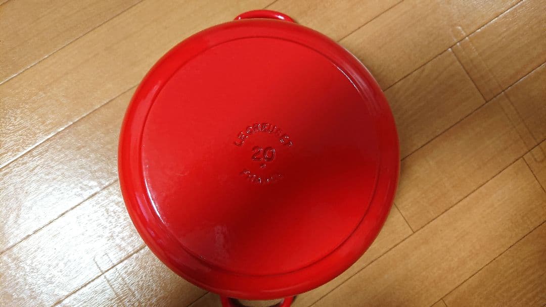 【お値下げ】ル・クルーゼ 20cm両手鍋 プラスチック・ピン付き