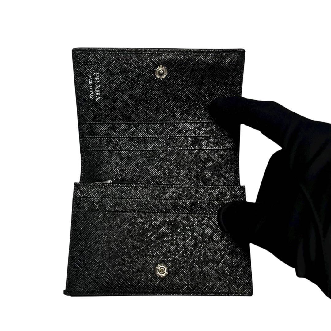 希少✨プラダ 二つ折り財布 三角ロゴ サフィアーノレザー ブラック 黒