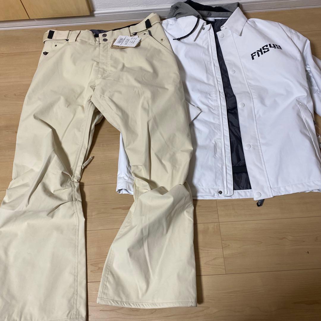 スノーボードウェア　FNS49 上下　XL 未使用　タグ付き