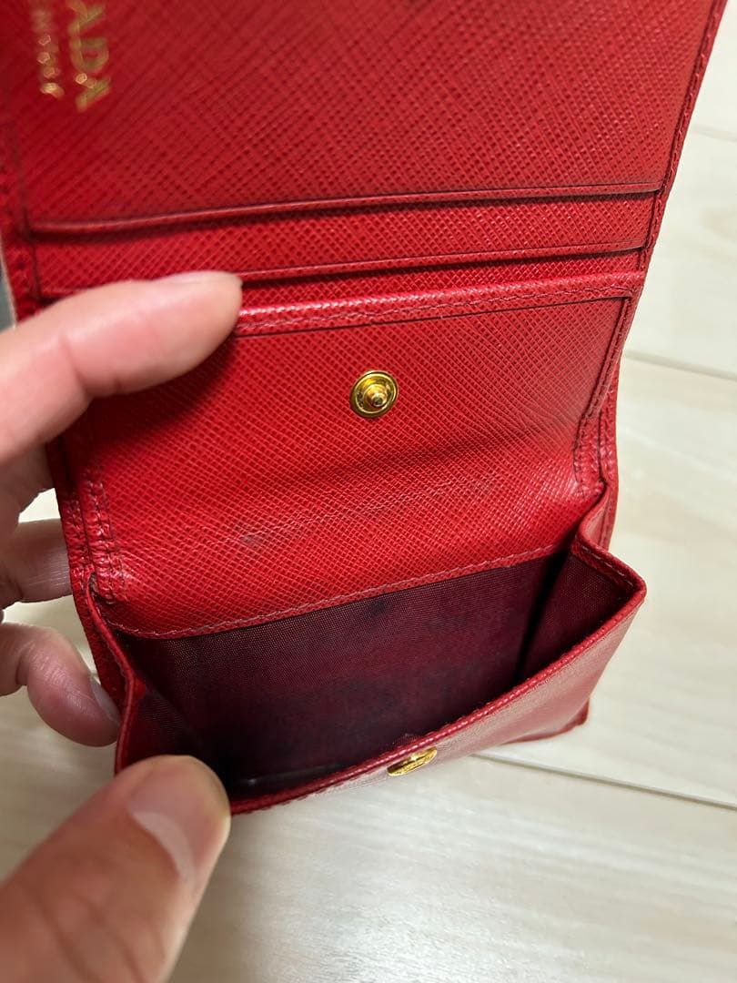 【週末限定価格】 PRADA 二つ折り財布 レッド