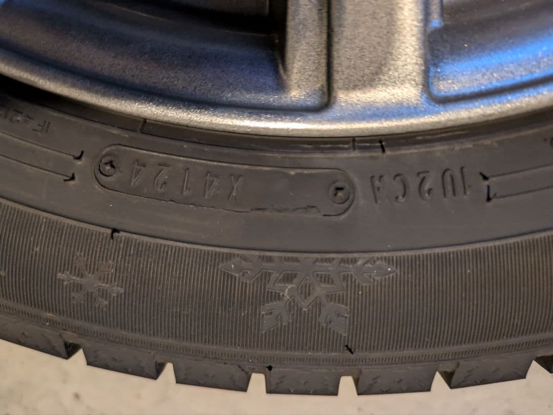 スタッドレスタイヤ 185/60R15 ４本セット2024年製　シエンタ