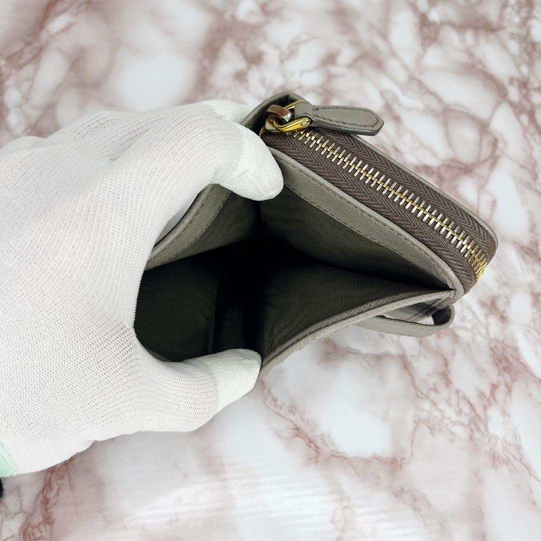【極美品】PRADA 二つ折り財布　折り財布80