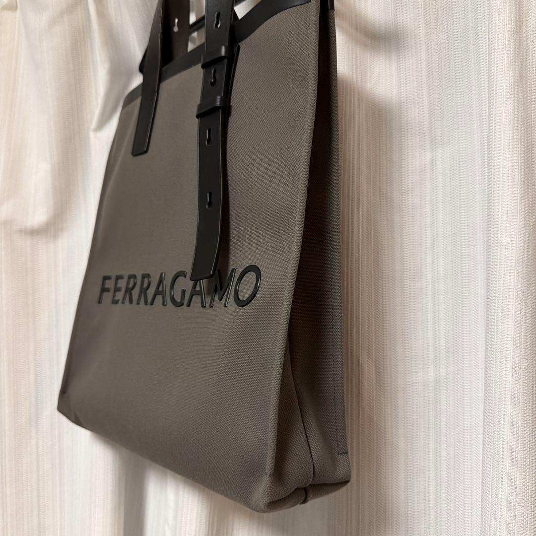 FERRAGAMO グレー トートバッグ