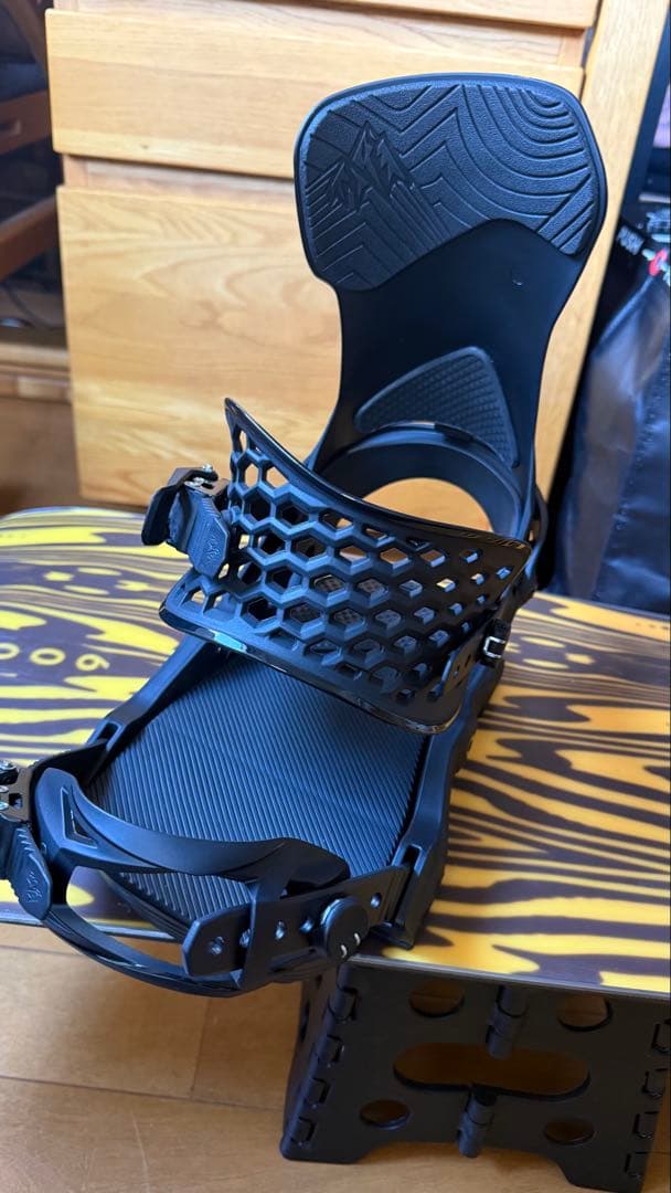 定価　61600円　JONES ビンディング　メテオライト　ブラックMEDIUM