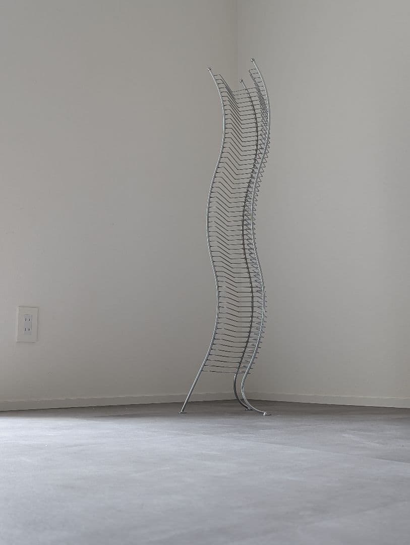 USED/ポストモダン ウェーブデザイン CDラックタワー オブジェ