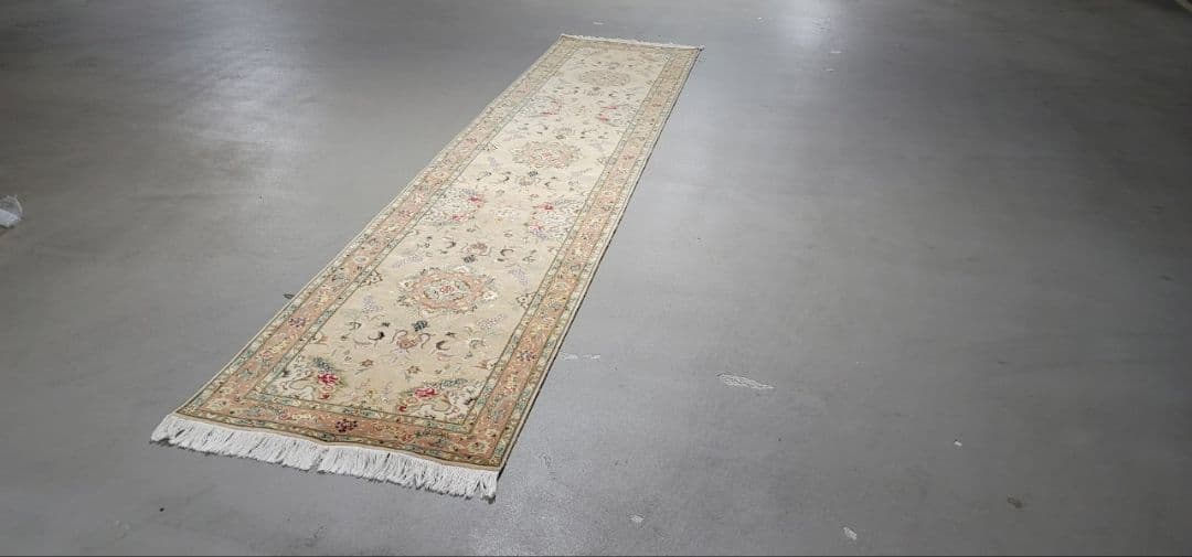 ペルシャ絨毯100%手織天然素シルクウールタブリーズ産本物サイズ420×93cm