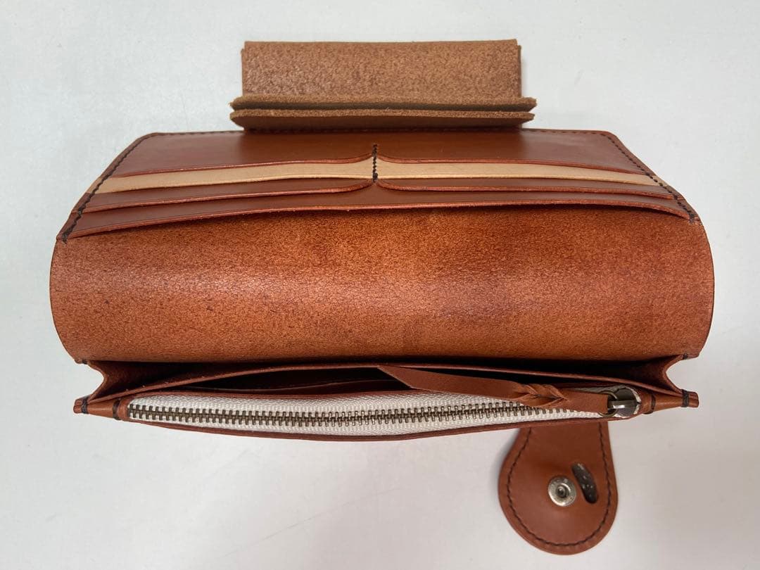 イタリアンレザー　ドット模様長財布