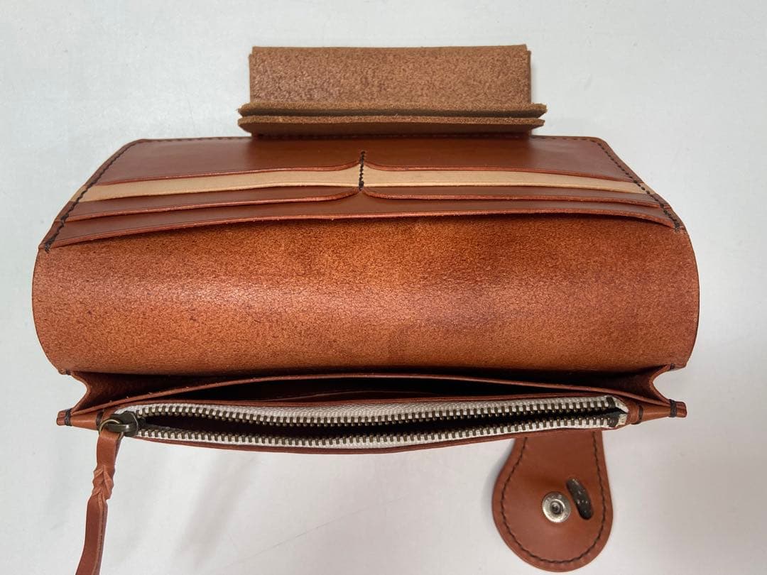 イタリアンレザー　ドット模様長財布