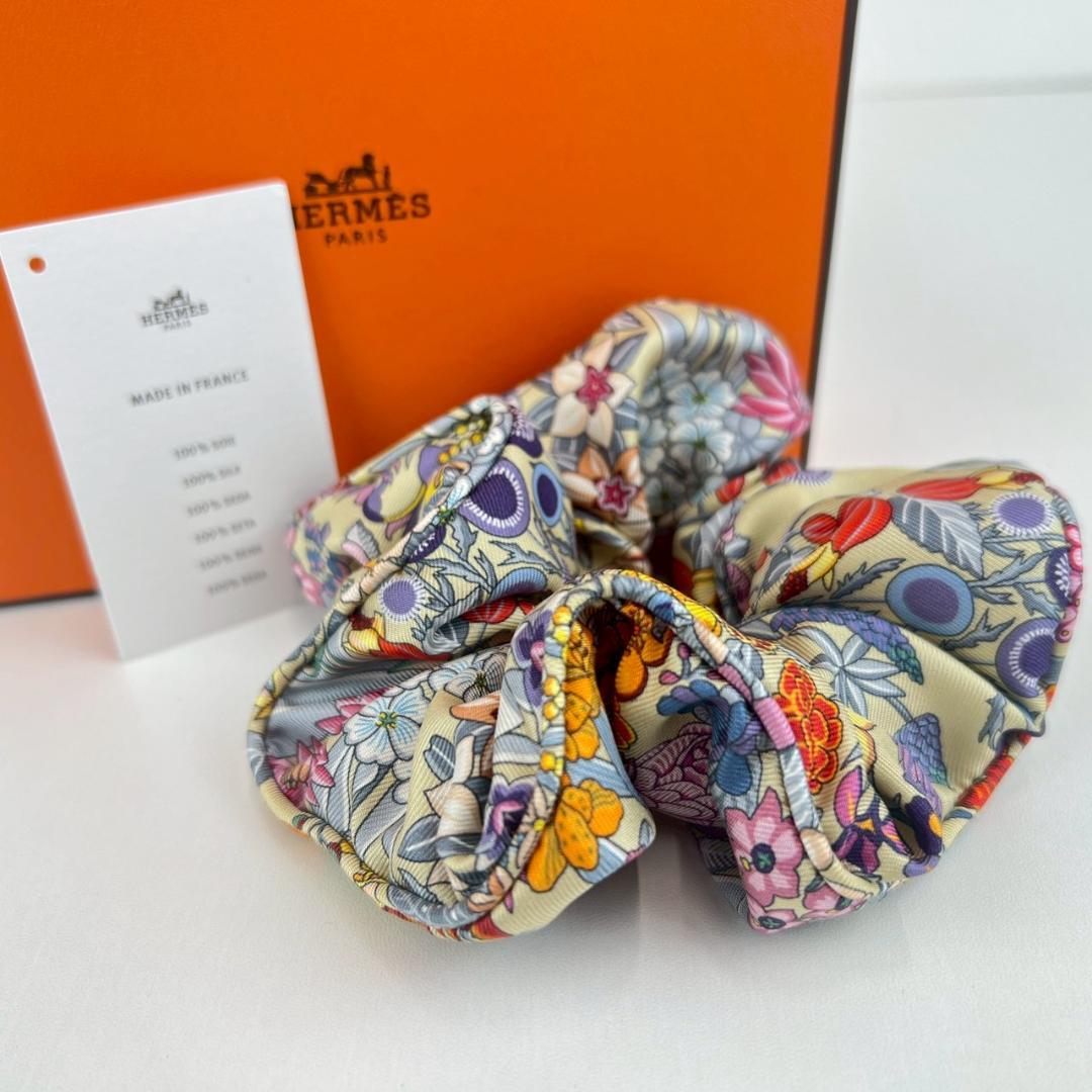 新品未使用　HERMES エルメス　クラウディア　シュシュ　ベージュ　花柄