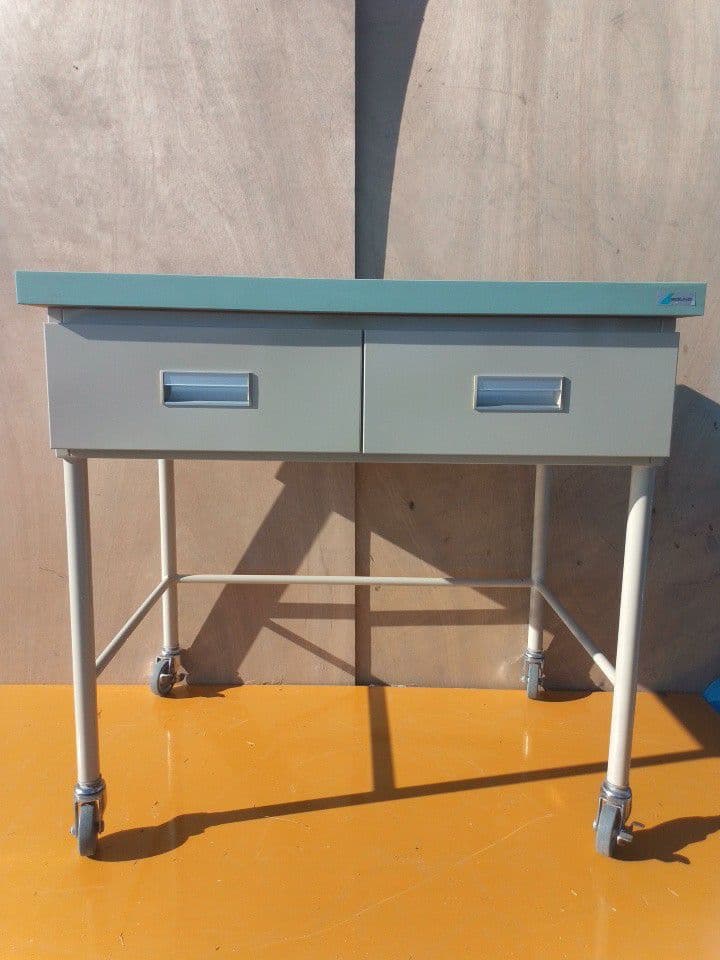 SOLNO 引き出し付き　調剤テーブル　 丈夫なツールワゴン　作業台　薬局　机