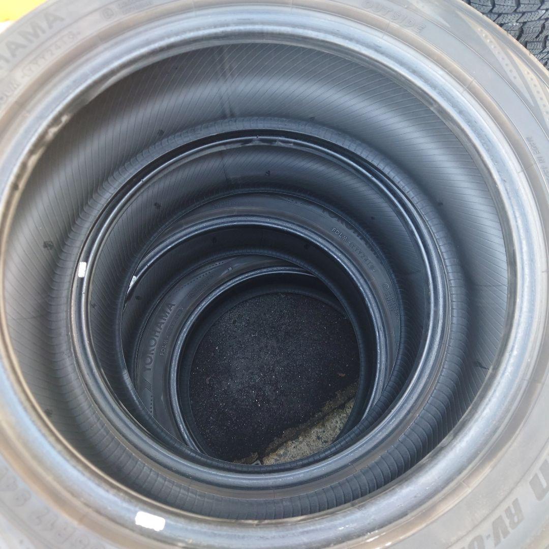 送料無料 215/55R17 ヨコハマ ブルースアース RV-02