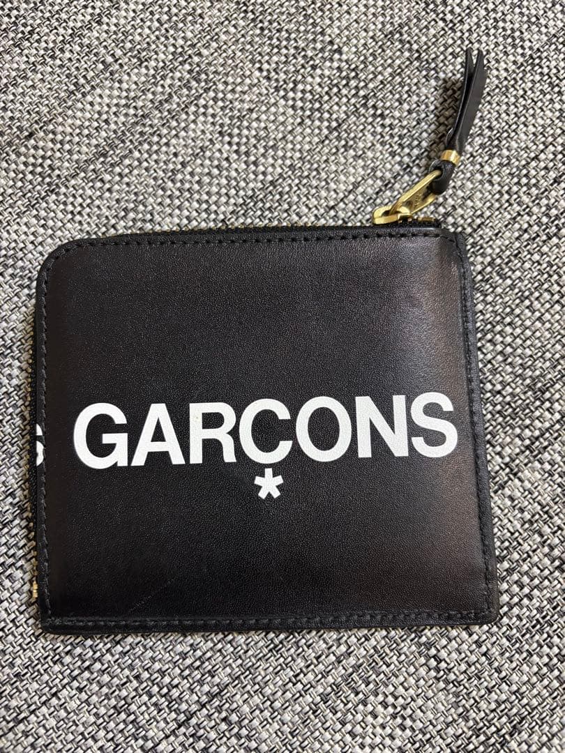 コムデギャルソンCOMME des GARÇONS 二つ折り財布　ブラック