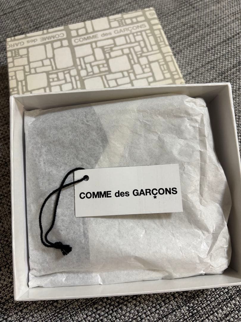 コムデギャルソンCOMME des GARÇONS 二つ折り財布　ブラック