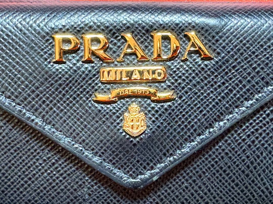 PRADA ブラックレザー 三つ折り財布　ミニウォレット