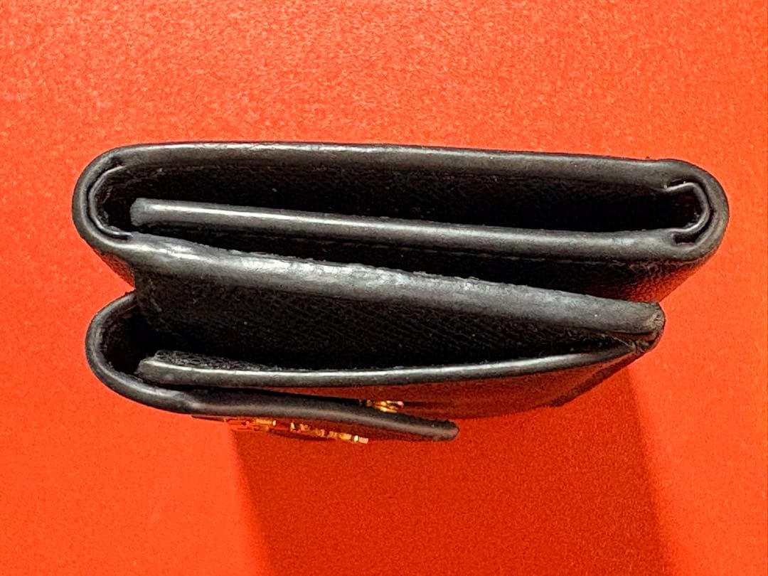 PRADA ブラックレザー 三つ折り財布　ミニウォレット