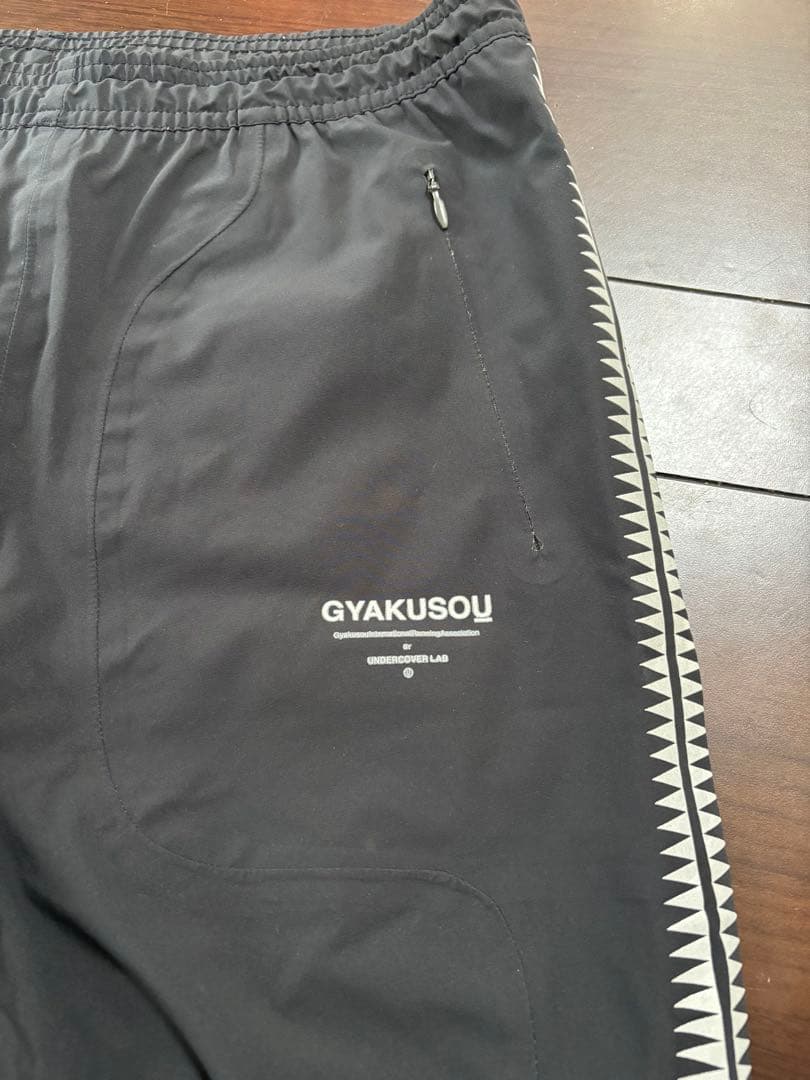 NIKE × UNDERCOVER GYAKUSOU GIZ柄 トラックパンツ