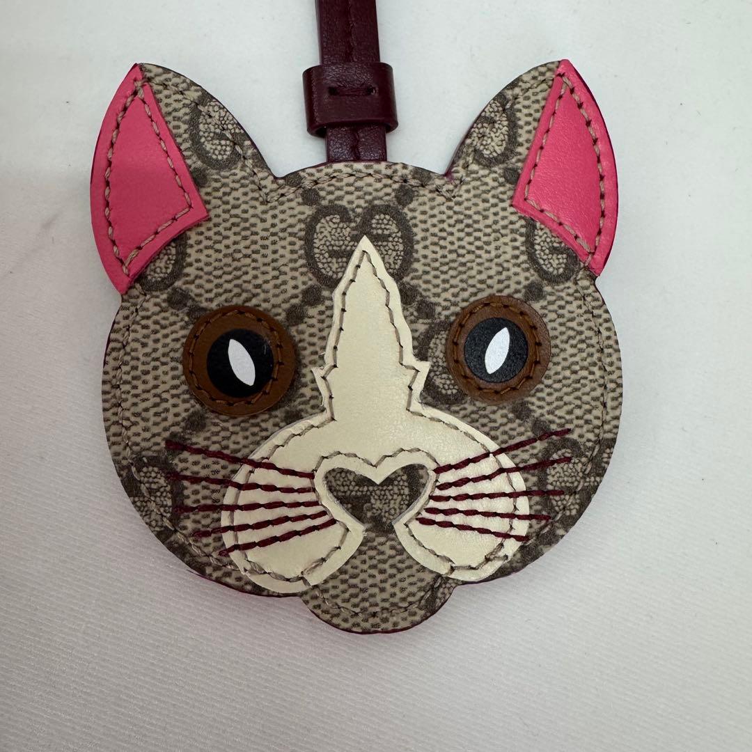 未使用品✨GUCCI　キャットシェイプバッグチャーム　猫モチーフ　現行品